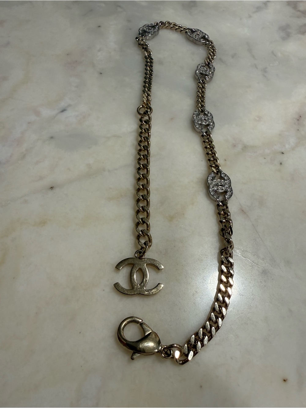 CHANEL Gold-plated Link Necklace with Crystal CC Motifs - Picture 11 of 12